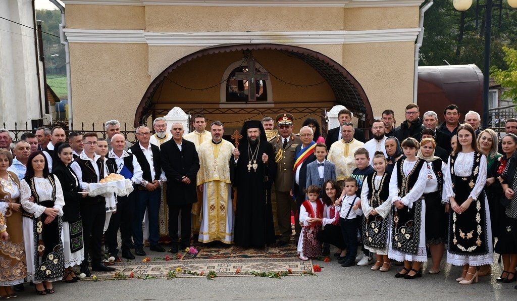 Omagierea eroilor, fii ai satului Lăpușnicel din Caraș-Severin  271415