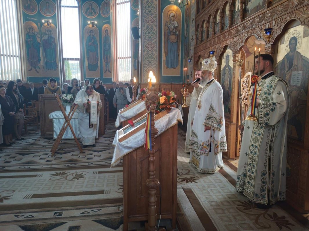 Liturghie arhierească în Parohia Aghireșu‑Fabrici, județul Cluj 271477