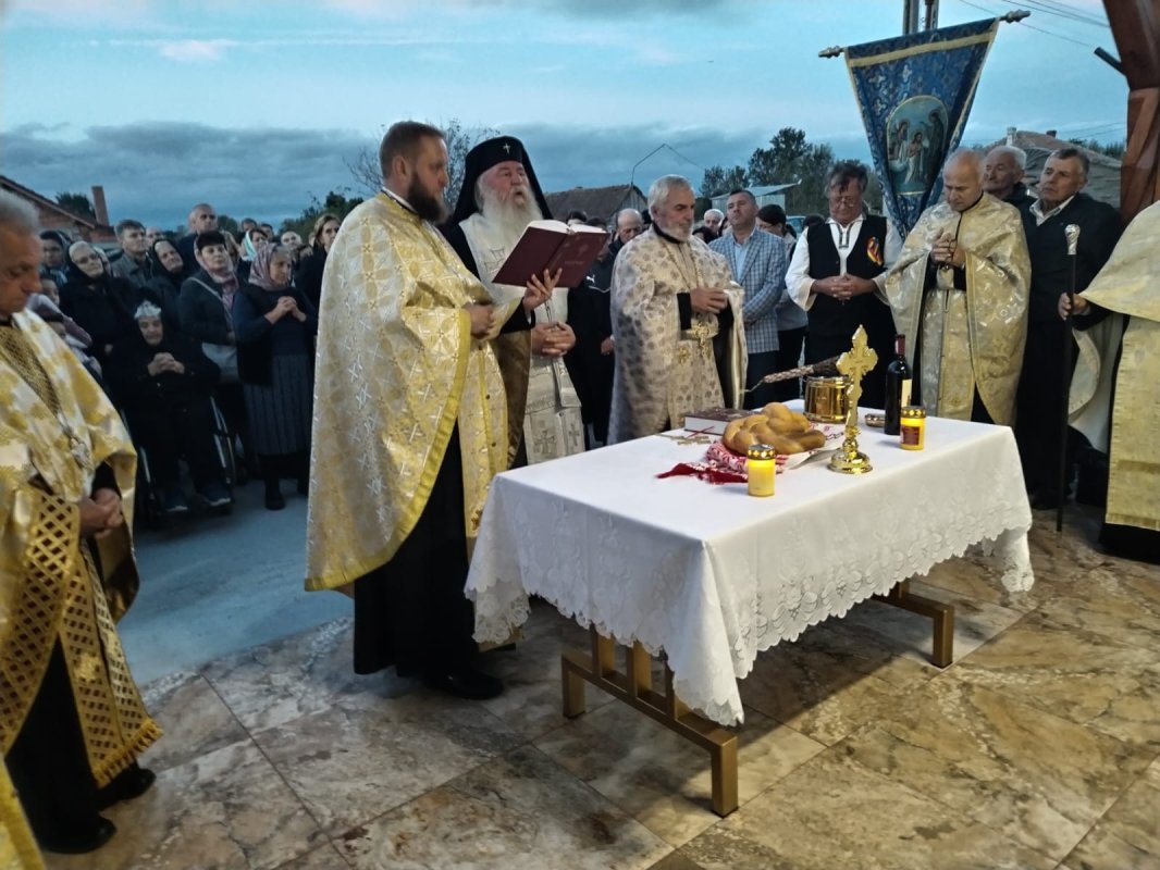Două noi capele mortuare binecuvântate în Eparhia Timișoarei 271681