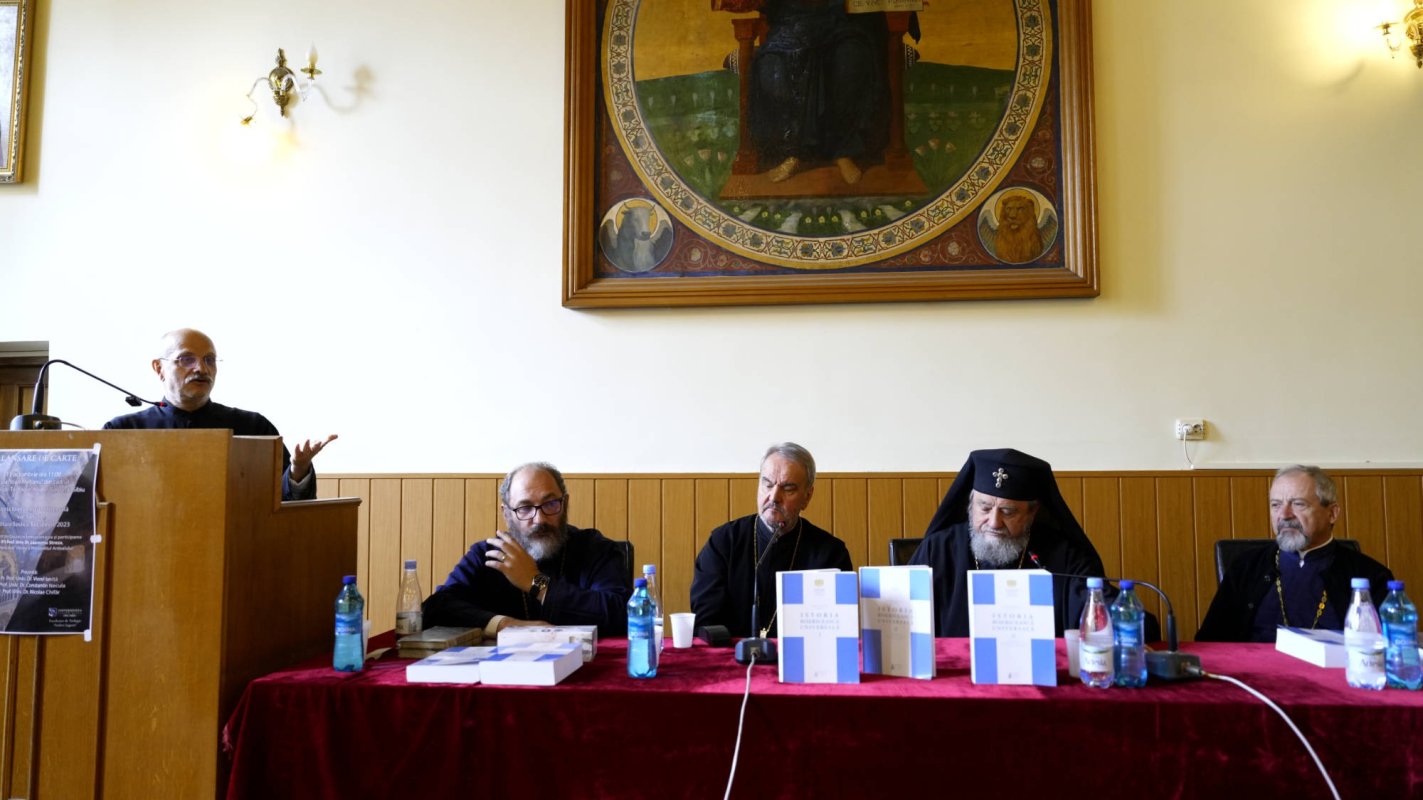 Manualele de Istorie Bisericească Universală au fost lansate la Sibiu 271956