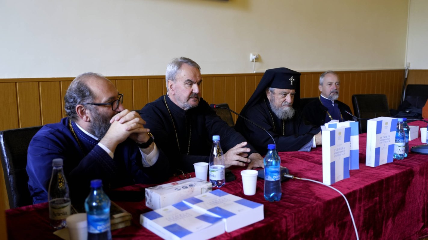 Manualele de Istorie Bisericească Universală au fost lansate la Sibiu 271962