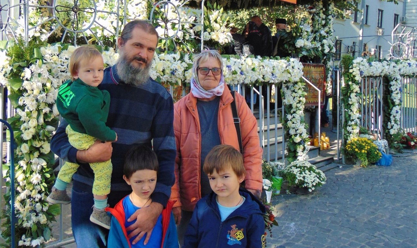 Mărturii fără vârstă la racla Cuvioasei Parascheva 271984