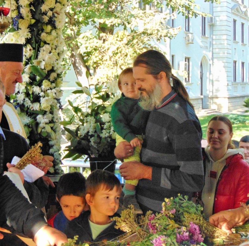 Mărturii fără vârstă la racla Cuvioasei Parascheva 272053