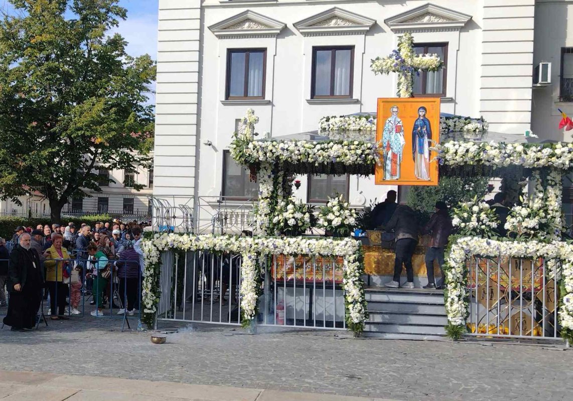 Voluntari şi pelerini la sărbătoarea Sfintei Cuvioase Parascheva 271861