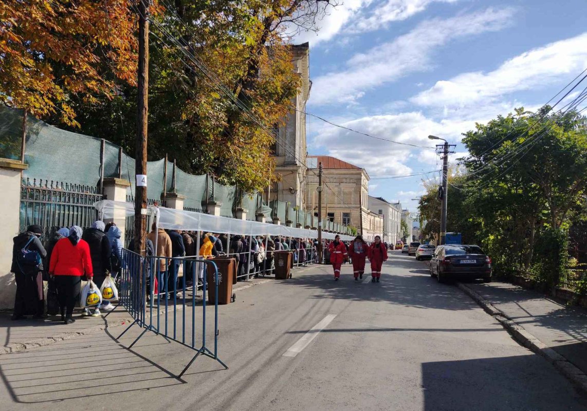 Voluntari şi pelerini la sărbătoarea Sfintei Cuvioase Parascheva 271863