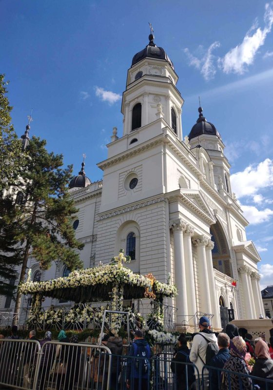 Voluntari şi pelerini la sărbătoarea Sfintei Cuvioase Parascheva 271864