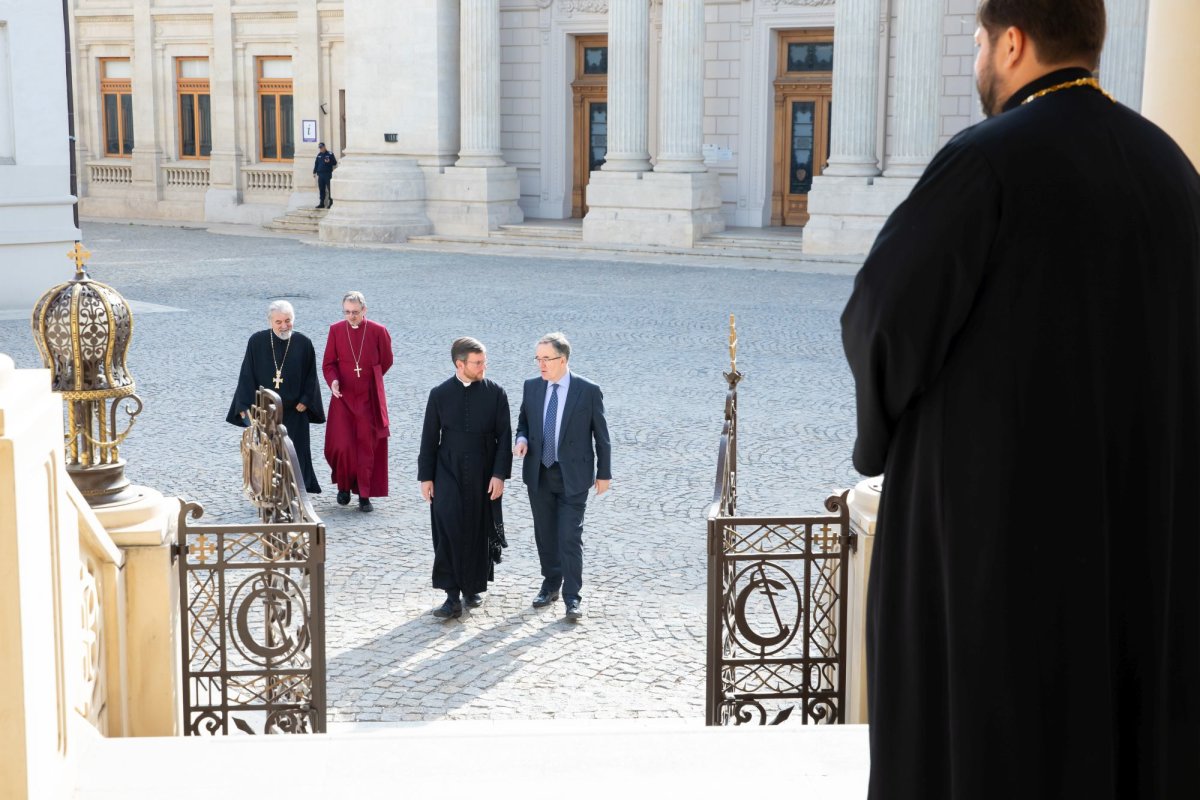Ambasadorul Regatului Unit al Marii Britanii și Irlandei de Nord la București, în vizită de rămas bun la Patriarhia Română 272139