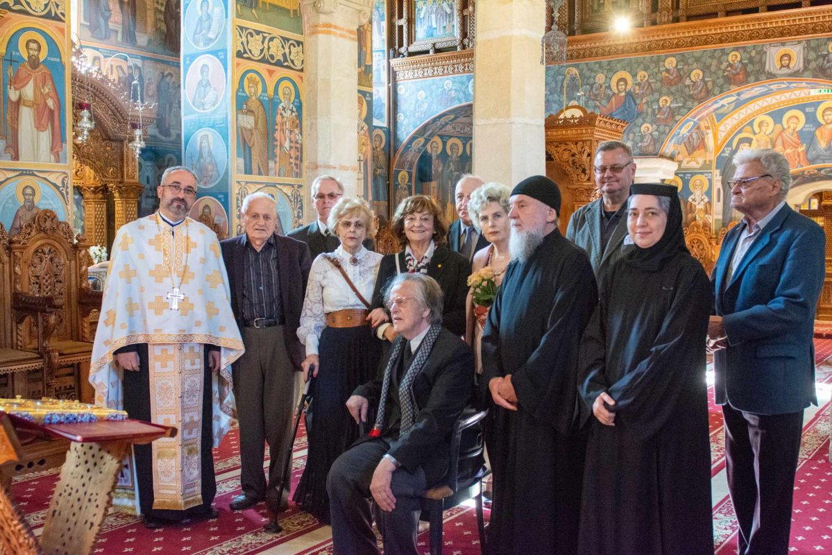 „Crucea Sfântului Ierarh Dosoftei”, dăruită academicianului Alexandru Zub la împlinirea vârstei de 89 de ani 272137