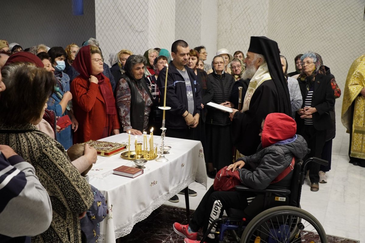 Rugăciune şi filantropie la o parohie din orașul Galați 272128