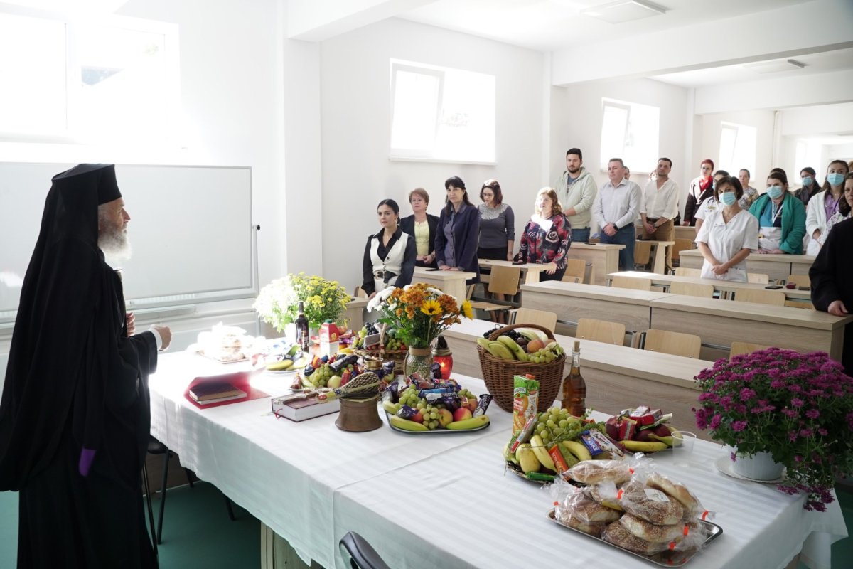 Vizită misionară la un spital clinic de boli infecţioase  272123