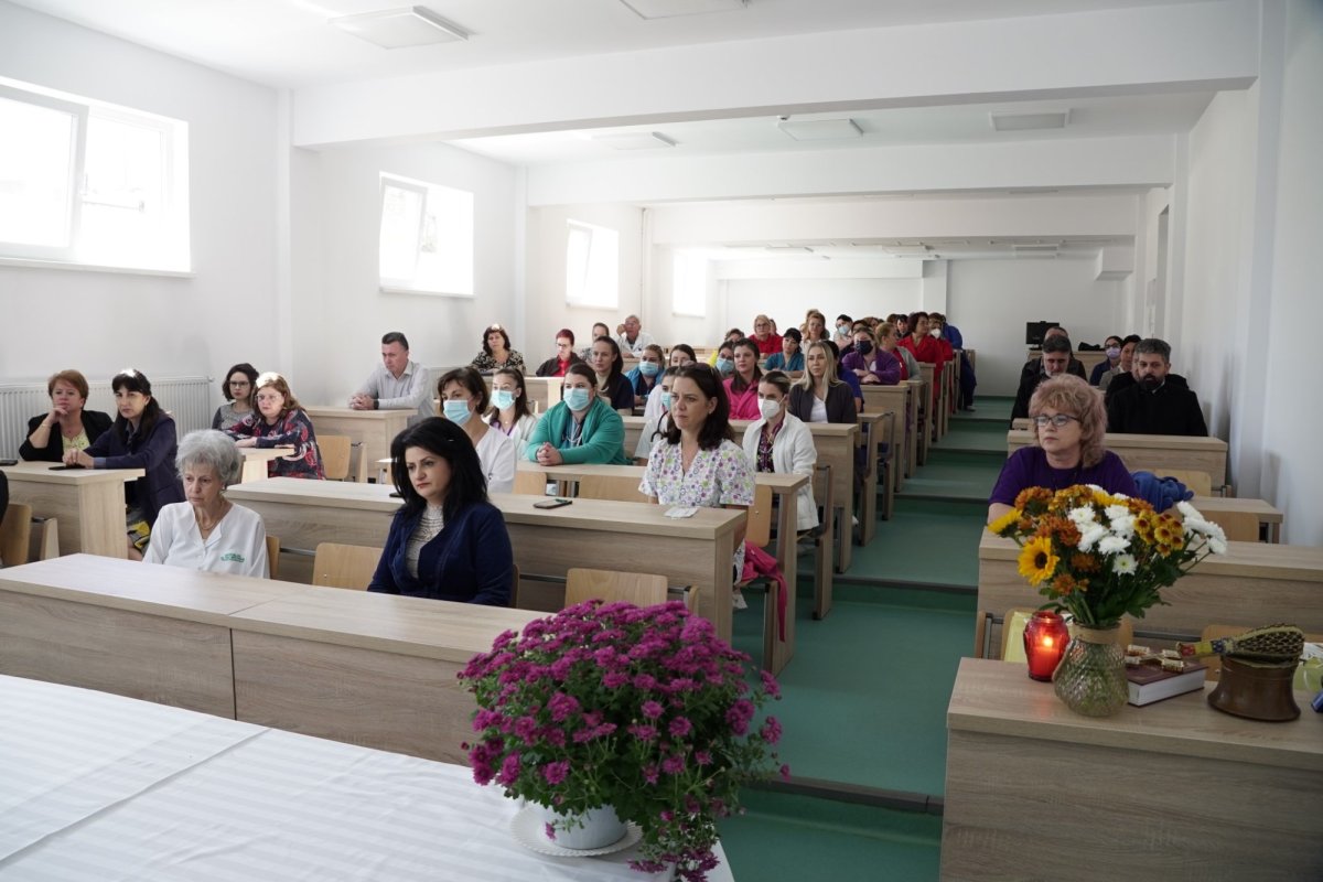 Vizită misionară la un spital clinic de boli infecţioase  272124