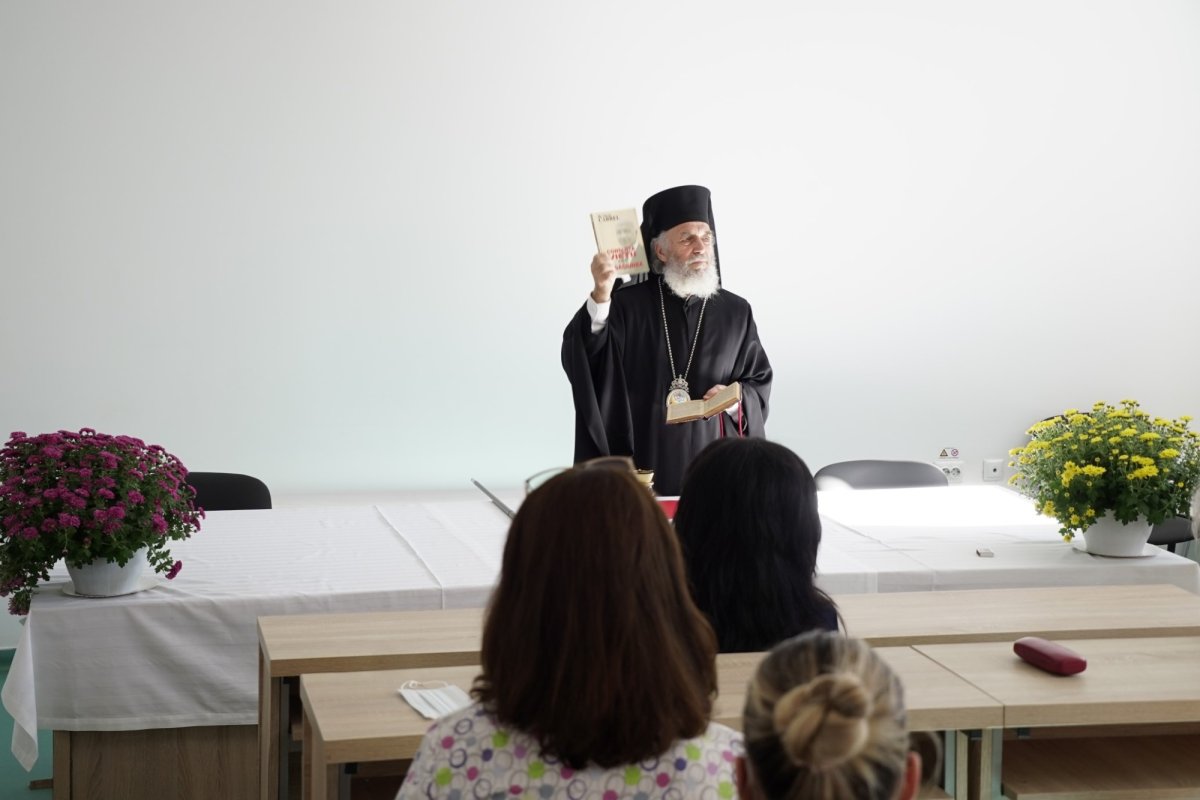 Vizită misionară la un spital clinic de boli infecţioase  272125