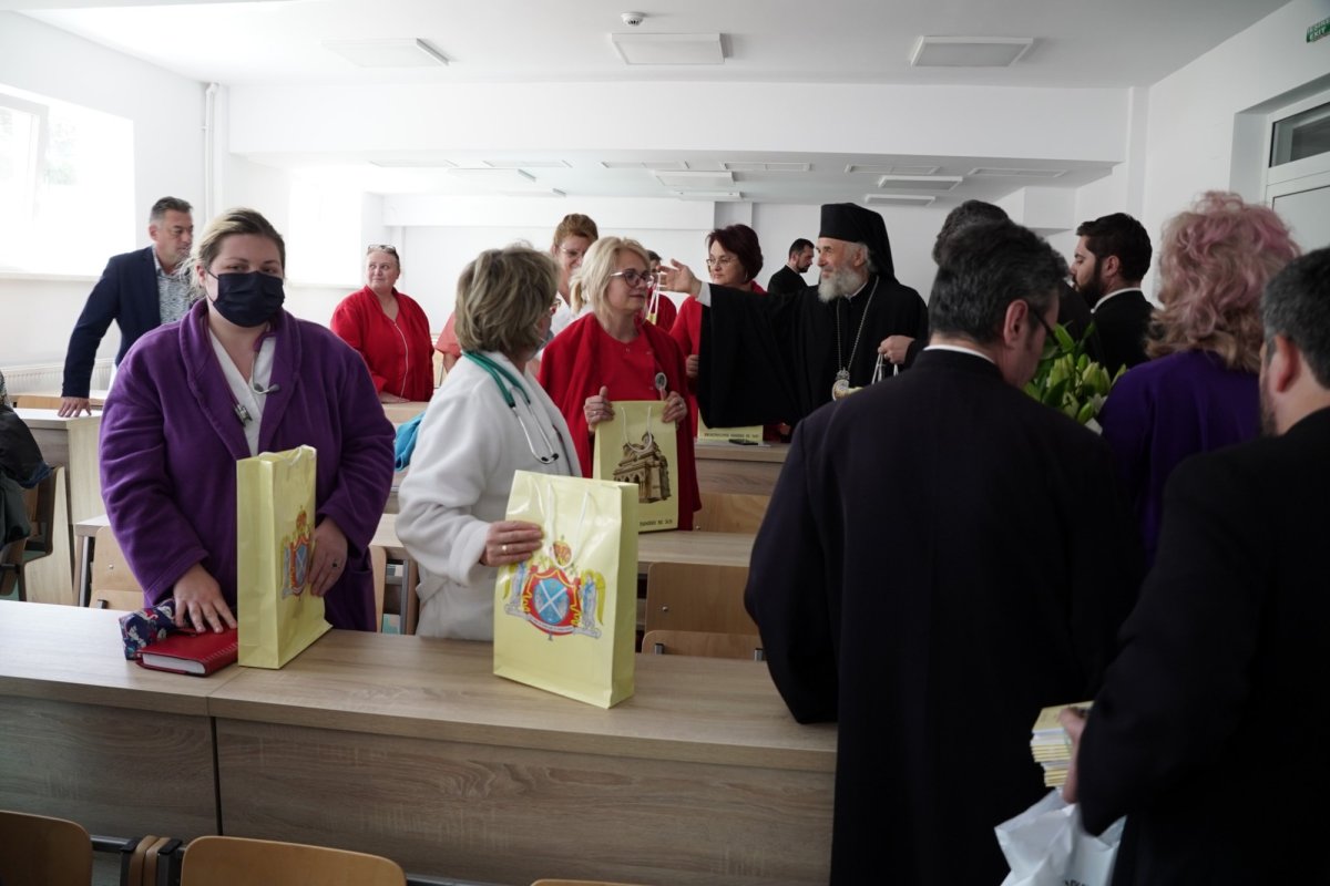 Vizită misionară la un spital clinic de boli infecţioase  272126