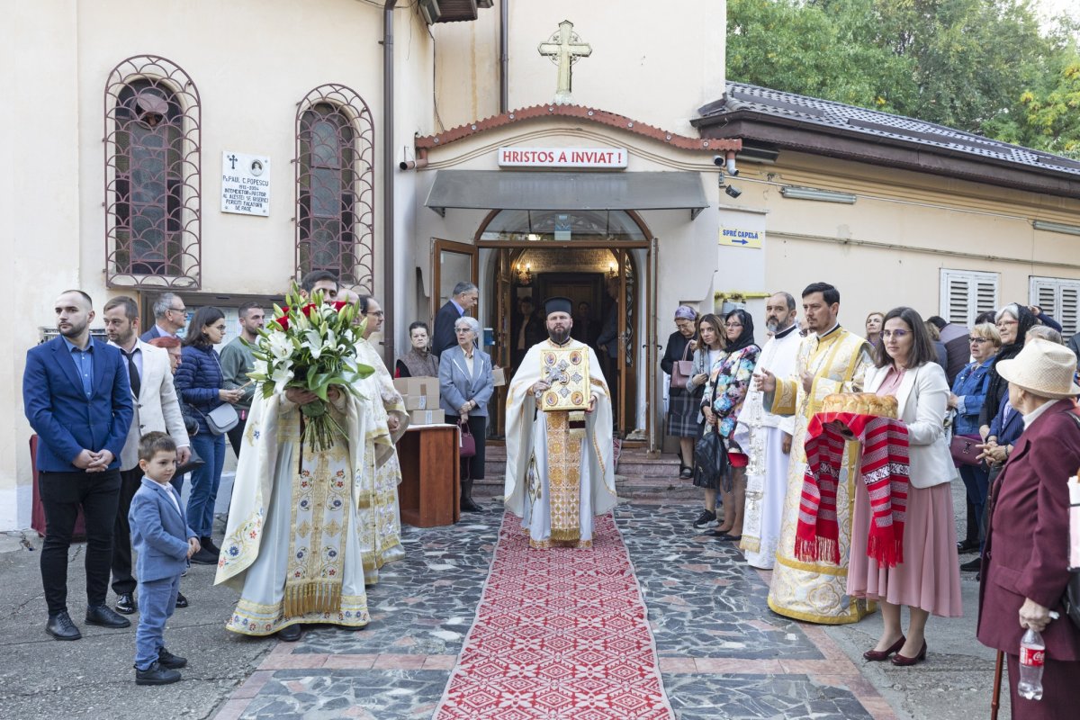 Comuniunea sfinților la hramul unei parohii bucureștene 272248