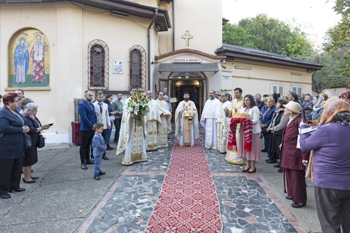 Comuniunea sfinților la hramul unei parohii bucureștene 272249