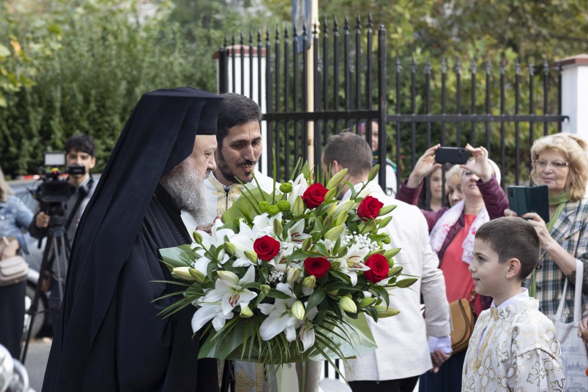 Comuniunea sfinților la hramul unei parohii bucureștene 272250