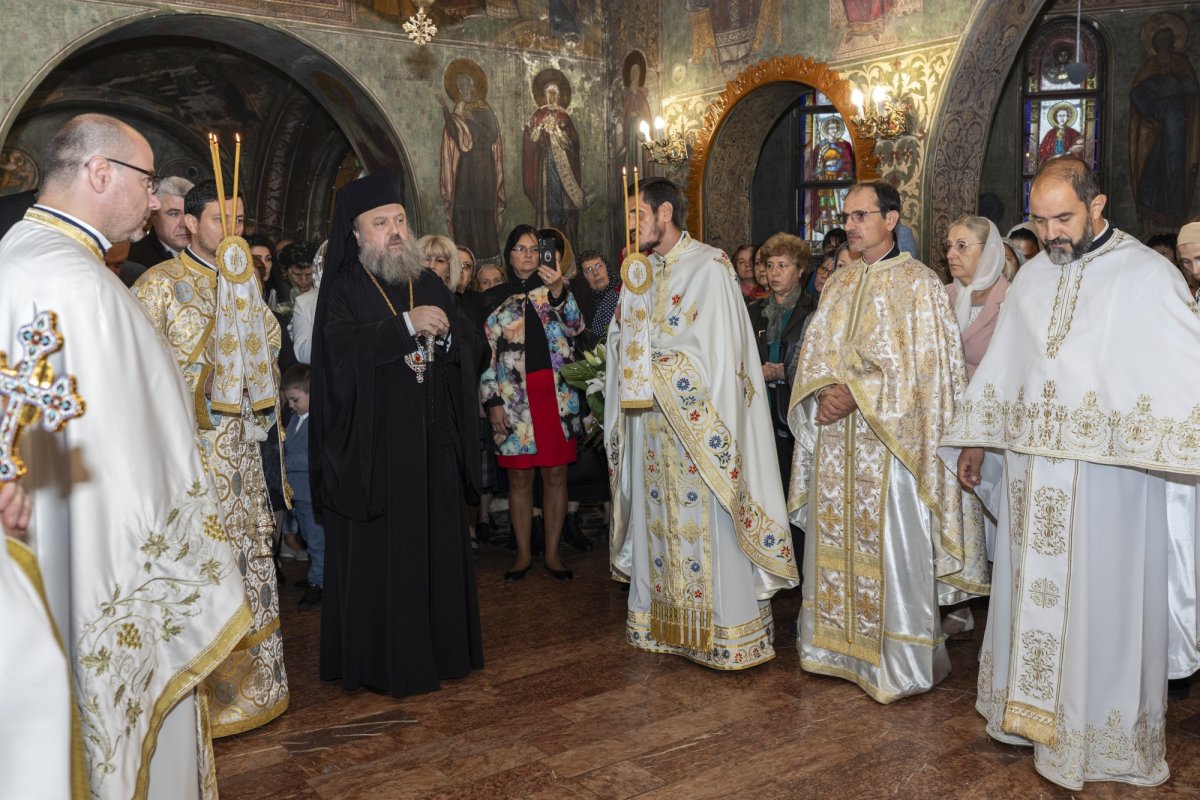 Comuniunea sfinților la hramul unei parohii bucureștene 272252