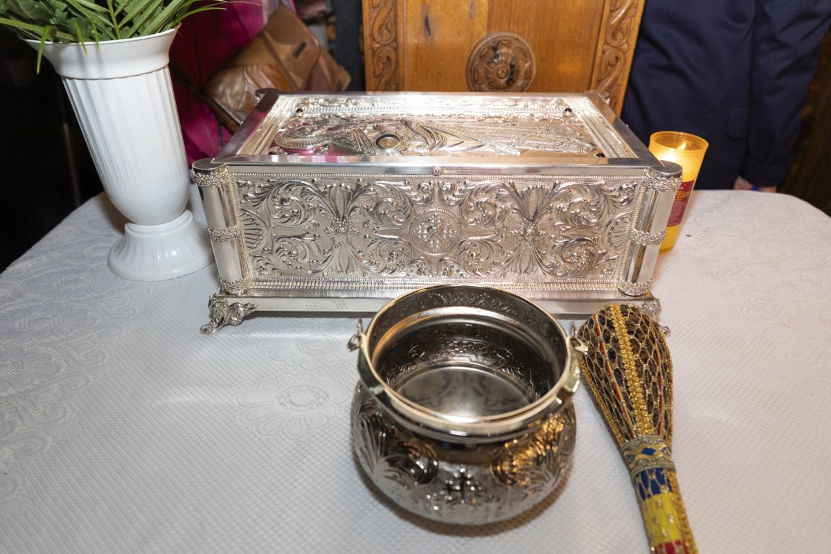 Comuniunea sfinților la hramul unei parohii bucureștene 272253