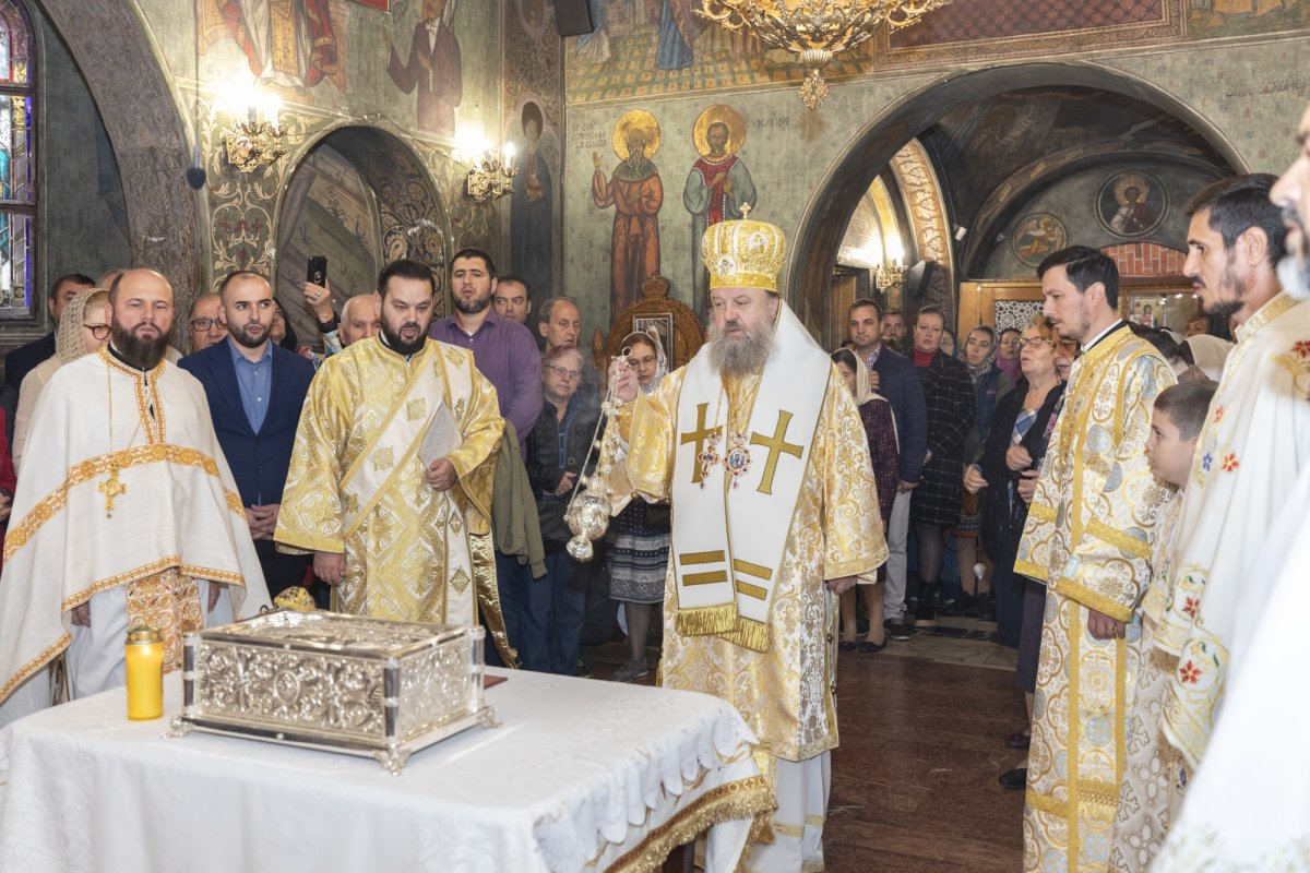 Comuniunea sfinților la hramul unei parohii bucureștene 272255