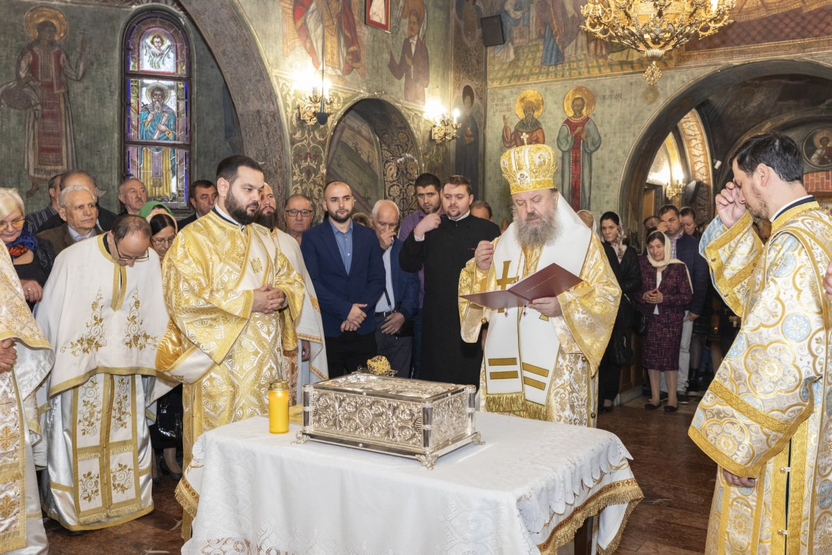 Comuniunea sfinților la hramul unei parohii bucureștene 272257