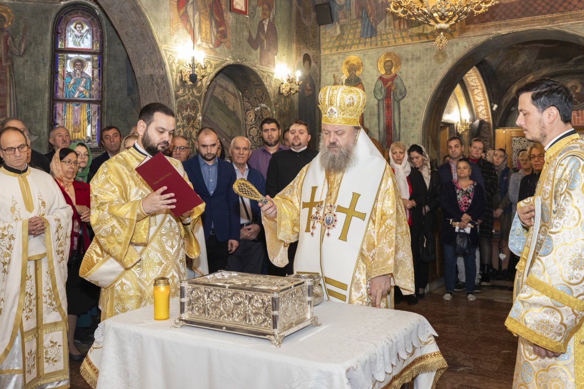 Comuniunea sfinților la hramul unei parohii bucureștene 272258