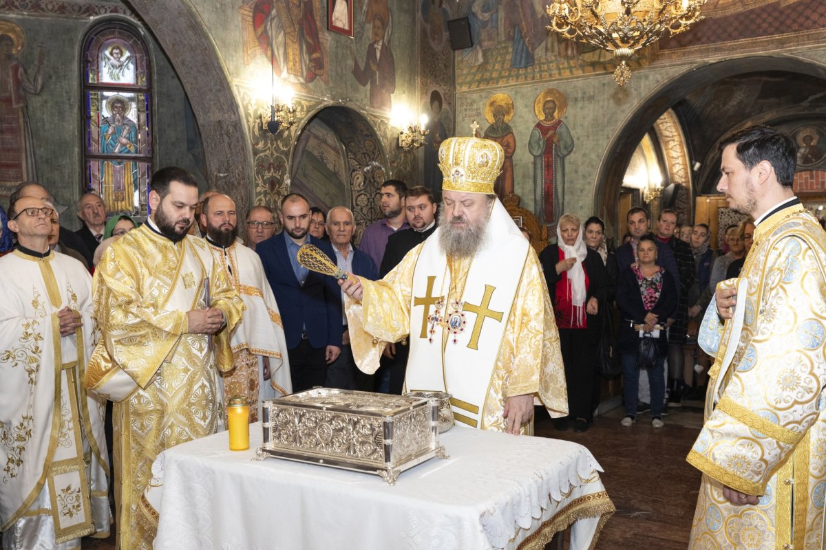 Comuniunea sfinților la hramul unei parohii bucureștene 272259