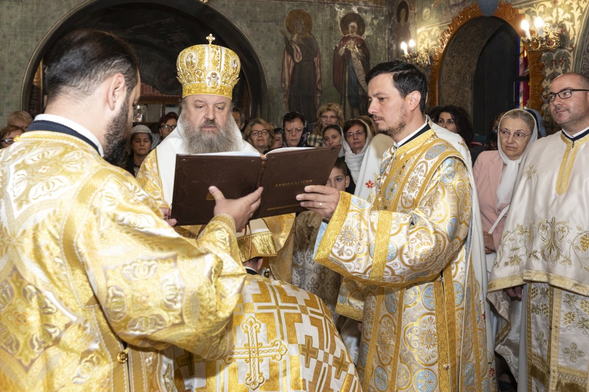 Comuniunea sfinților la hramul unei parohii bucureștene 272264