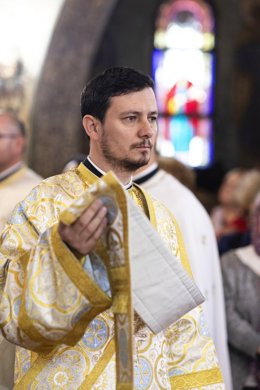 Comuniunea sfinților la hramul unei parohii bucureștene 272266