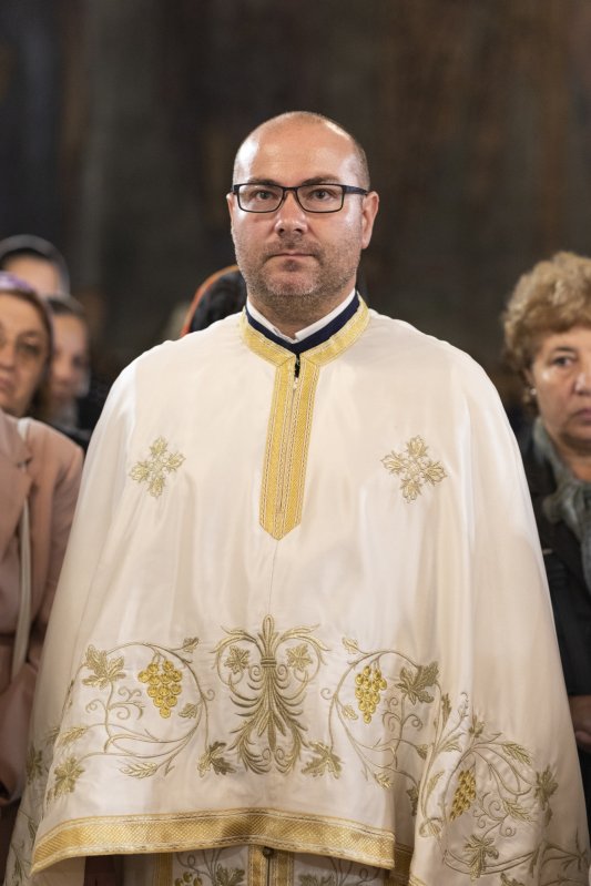 Comuniunea sfinților la hramul unei parohii bucureștene 272267