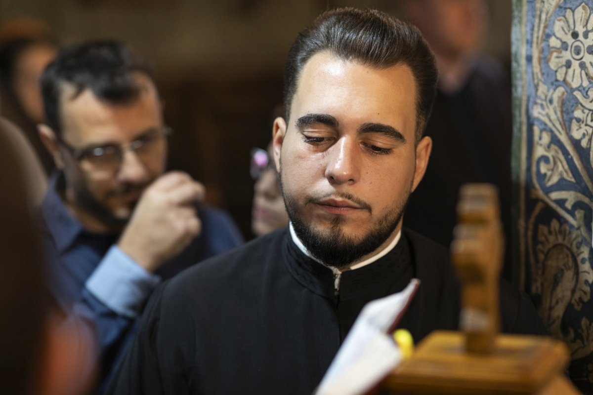 Comuniunea sfinților la hramul unei parohii bucureștene 272271