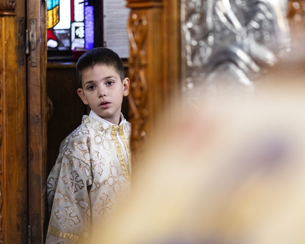 Comuniunea sfinților la hramul unei parohii bucureștene 272277