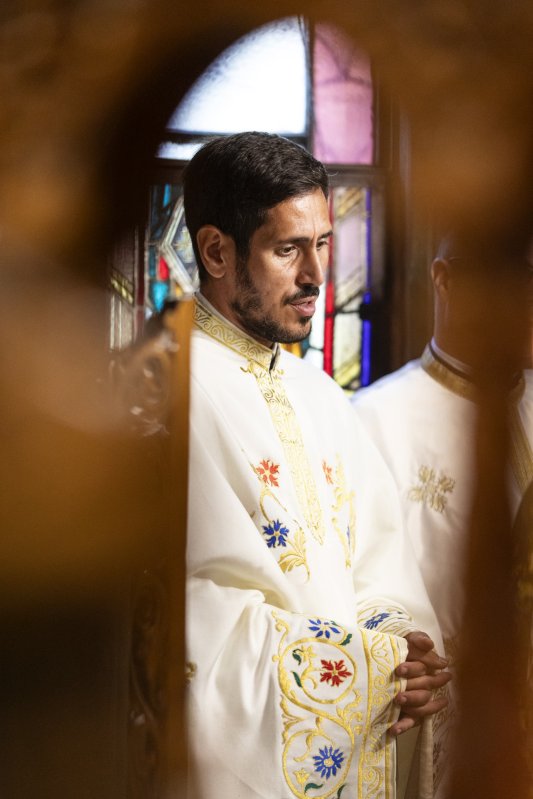 Comuniunea sfinților la hramul unei parohii bucureștene 272278