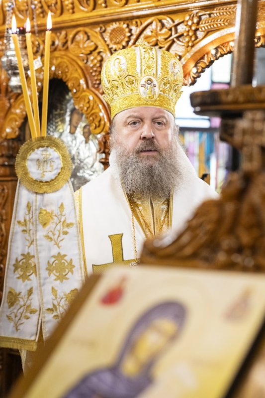 Comuniunea sfinților la hramul unei parohii bucureștene 272279