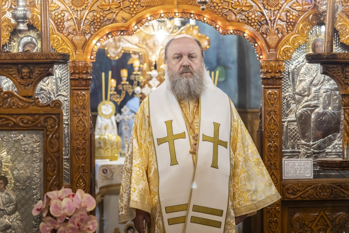 Comuniunea sfinților la hramul unei parohii bucureștene 272283