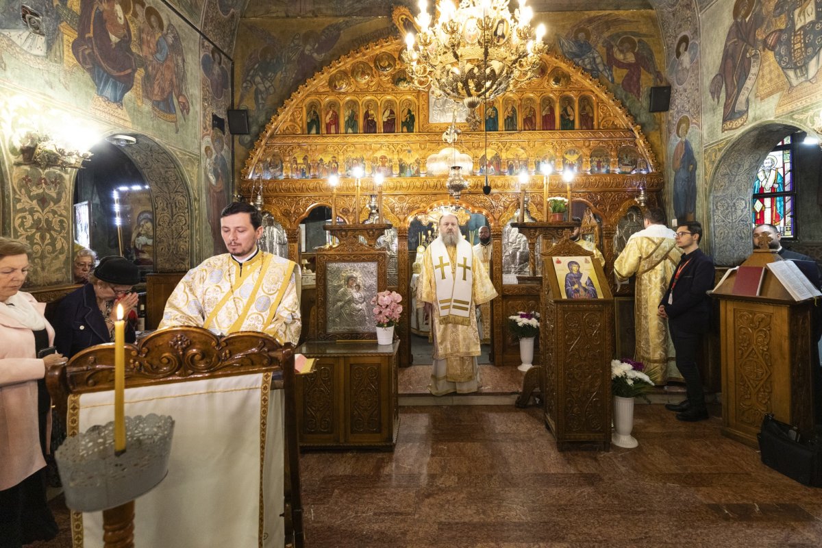 Comuniunea sfinților la hramul unei parohii bucureștene 272284