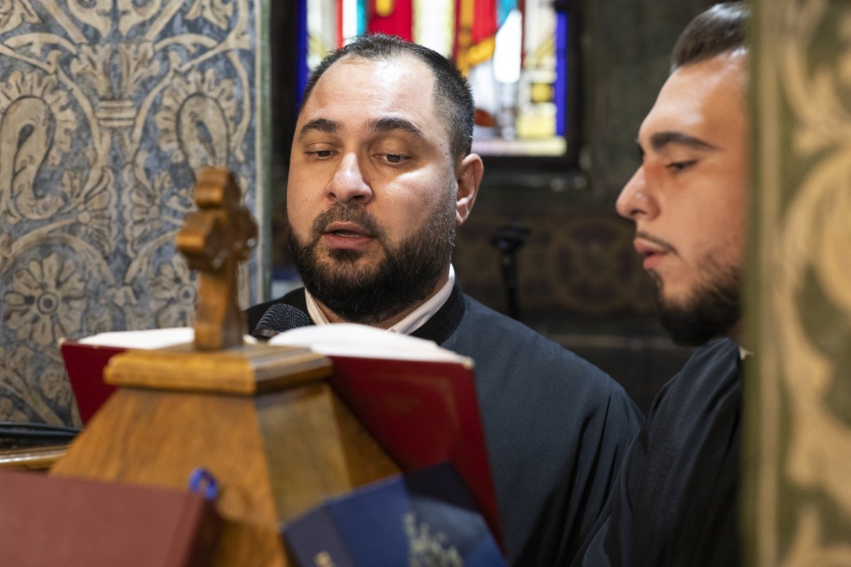 Comuniunea sfinților la hramul unei parohii bucureștene 272291