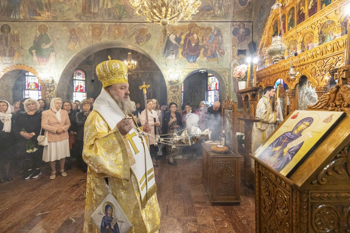 Comuniunea sfinților la hramul unei parohii bucureștene 272292