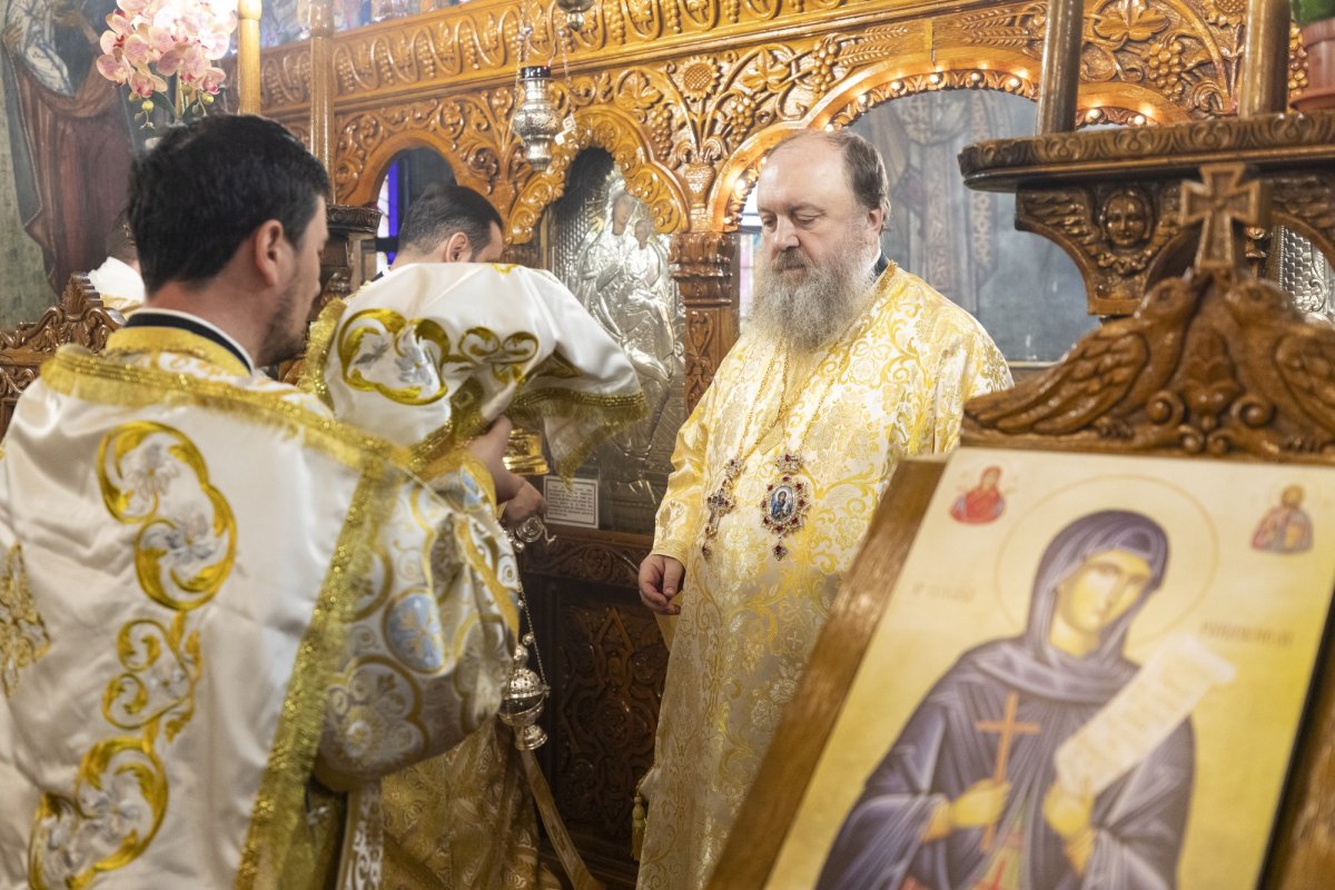 Comuniunea sfinților la hramul unei parohii bucureștene 272296