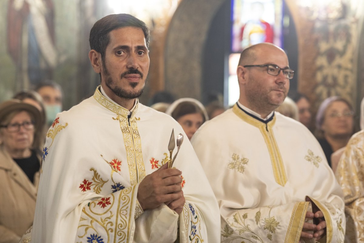 Comuniunea sfinților la hramul unei parohii bucureștene 272299