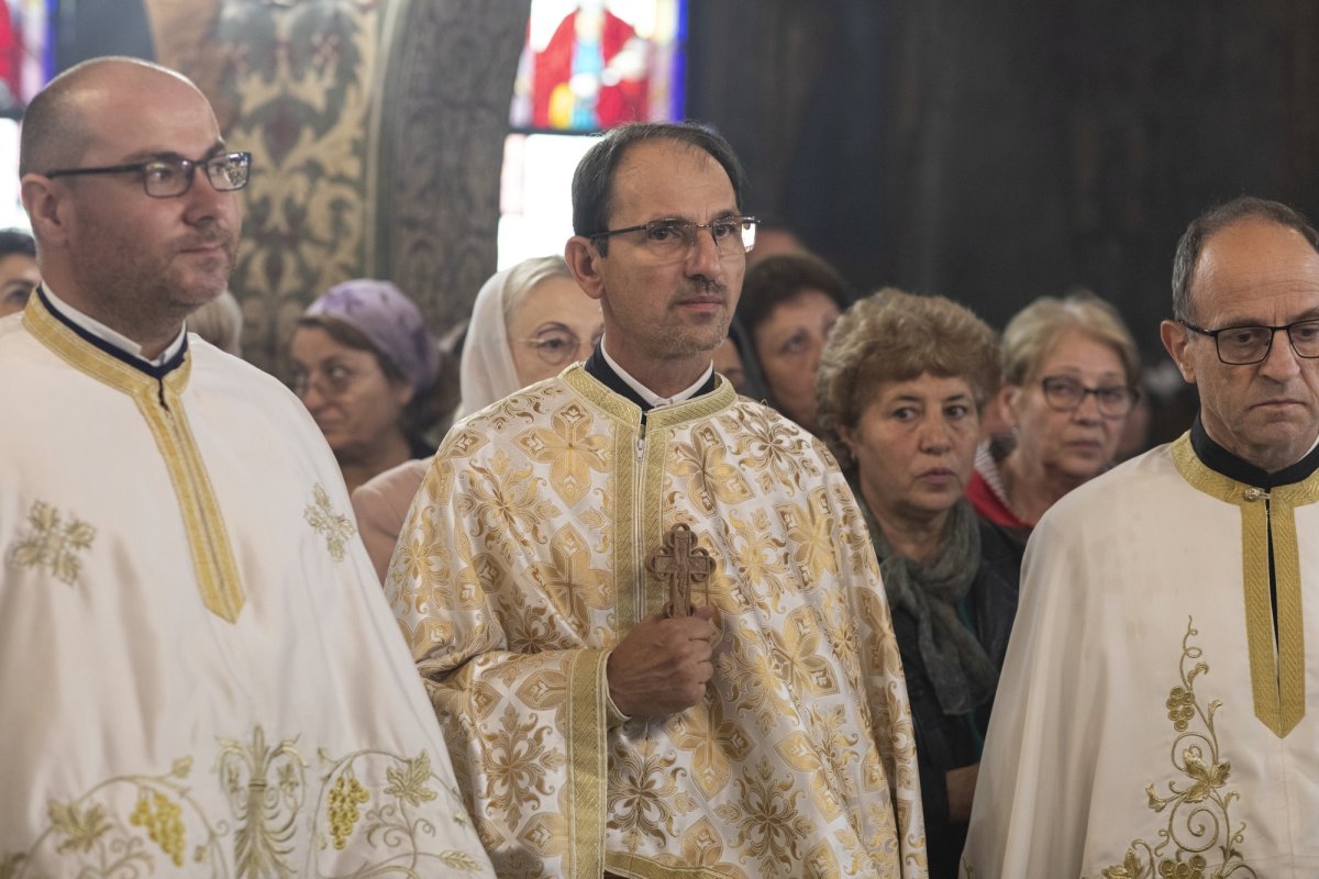 Comuniunea sfinților la hramul unei parohii bucureștene 272300