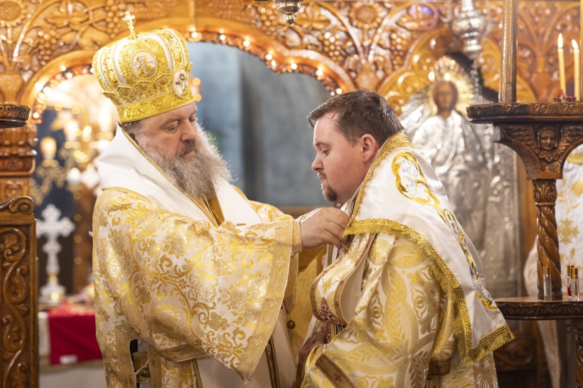 Comuniunea sfinților la hramul unei parohii bucureștene 272305