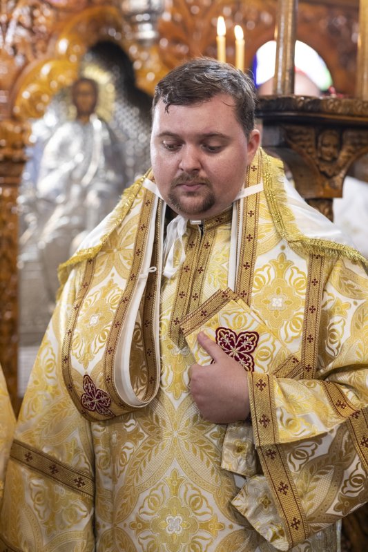 Comuniunea sfinților la hramul unei parohii bucureștene 272306