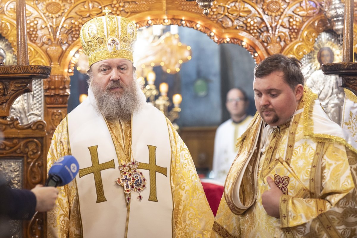 Comuniunea sfinților la hramul unei parohii bucureștene 272307