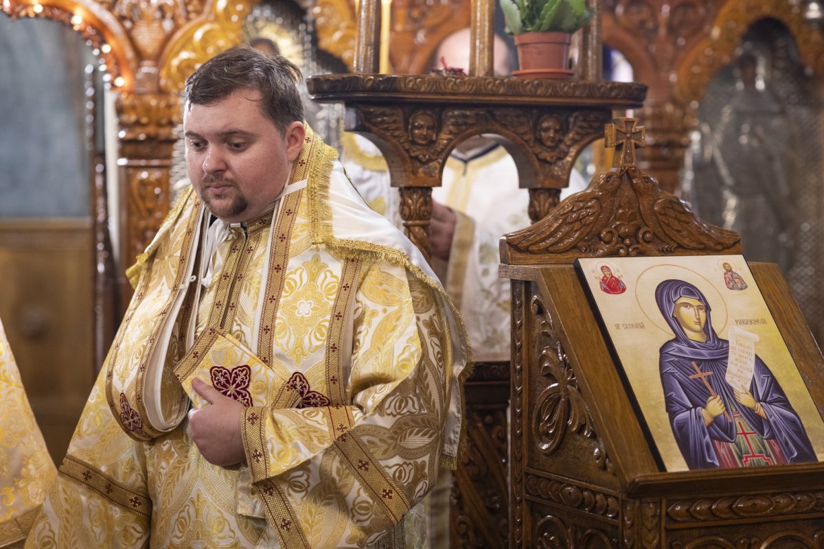 Comuniunea sfinților la hramul unei parohii bucureștene 272308