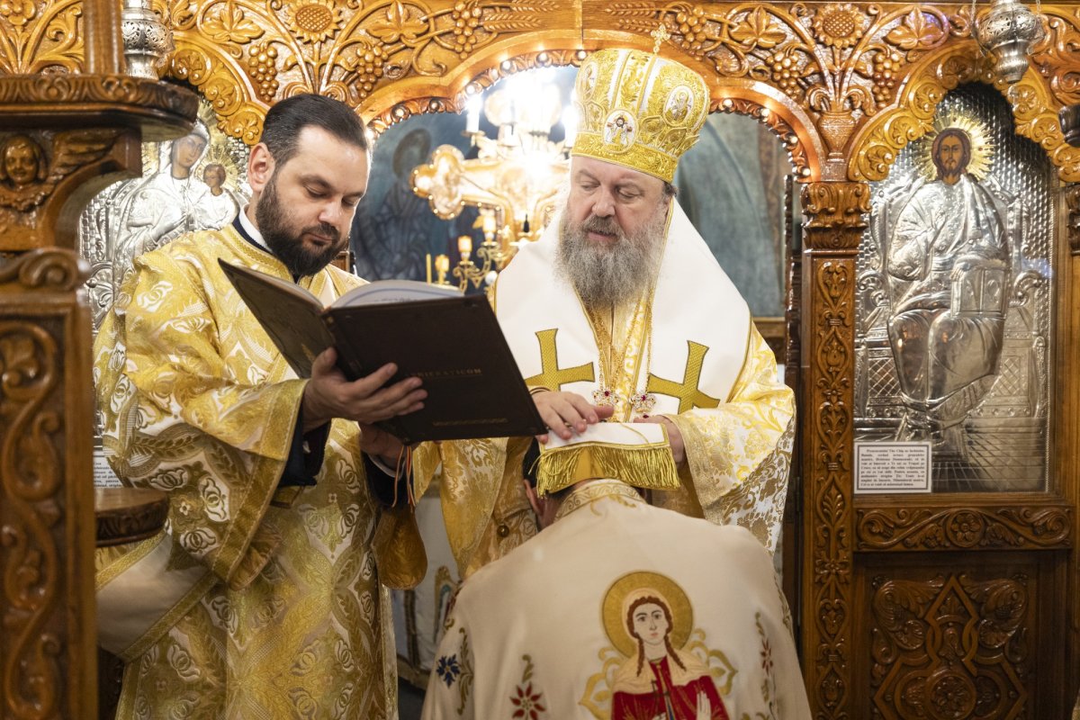 Comuniunea sfinților la hramul unei parohii bucureștene 272310