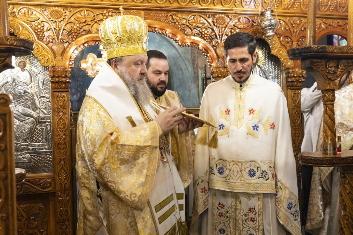 Comuniunea sfinților la hramul unei parohii bucureștene 272311