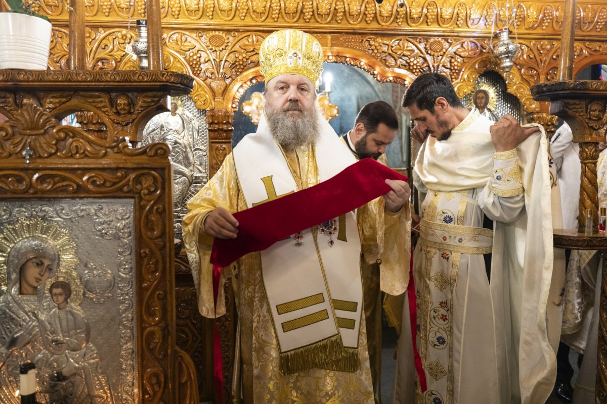 Comuniunea sfinților la hramul unei parohii bucureștene 272312