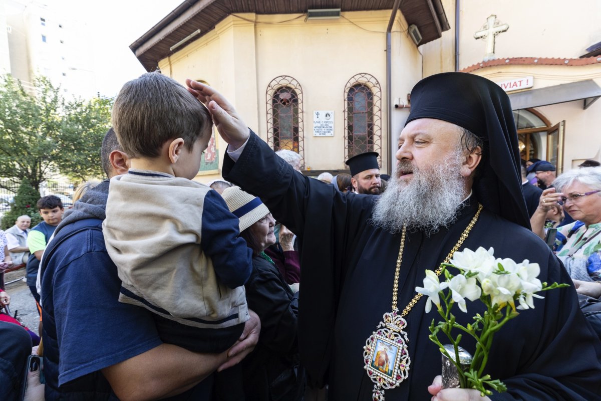 Comuniunea sfinților la hramul unei parohii bucureștene 272316