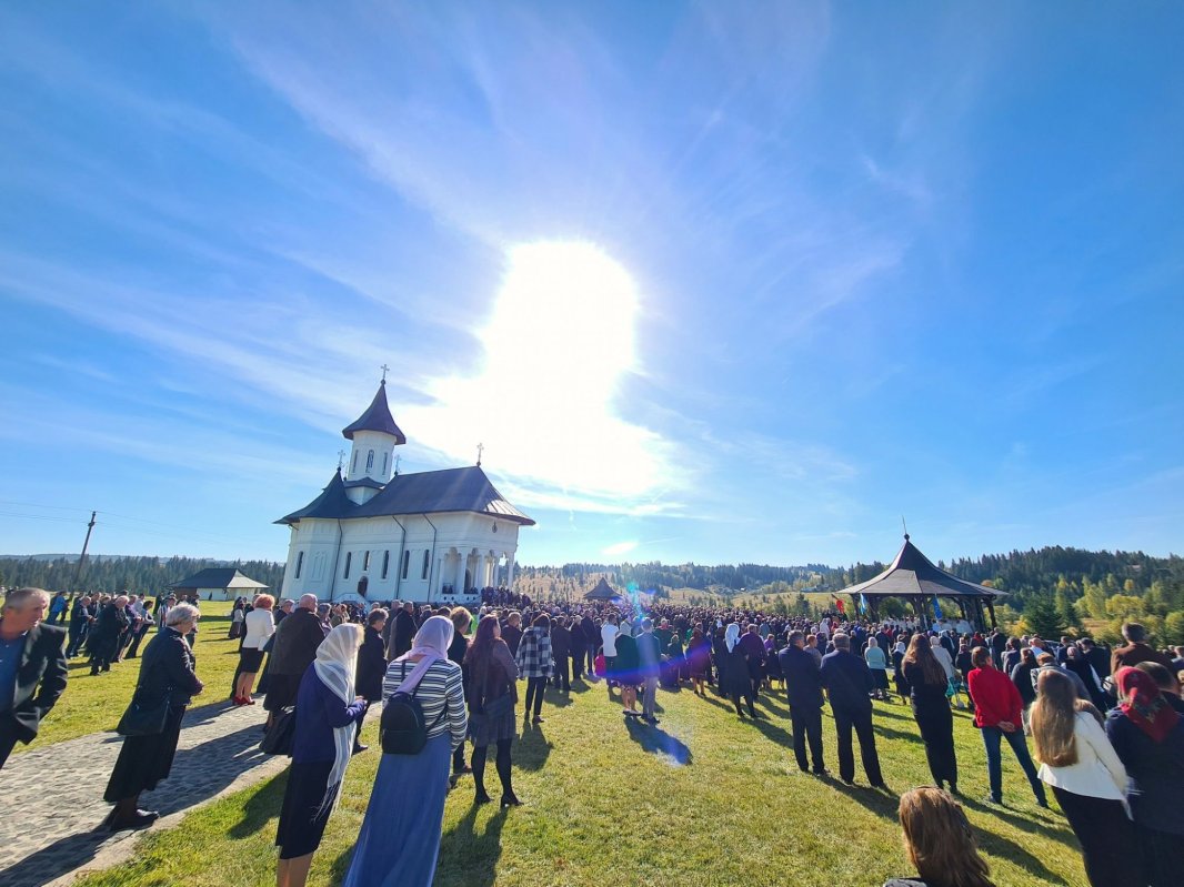 Hramul Mănăstirii Râşca Transilvană, judeţul Cluj 272628