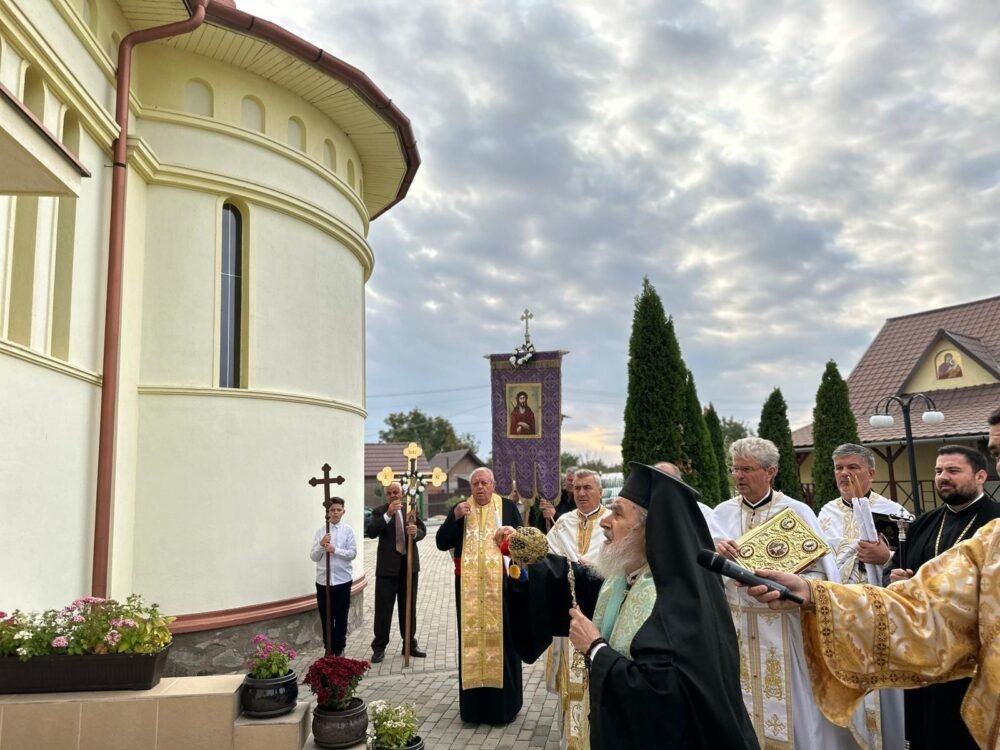 Înnoire la o parohie din Arhiepiscopia Aradului 272645